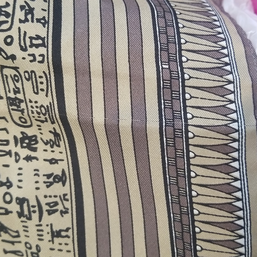 Vintage MCM Ancient Egyptian Hieroglyphs Tan/Black Square Scarf 24" Square - Picture 11 of 11